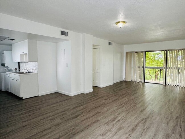 Building Photo - 6320 SW 138th Ct Unit 408