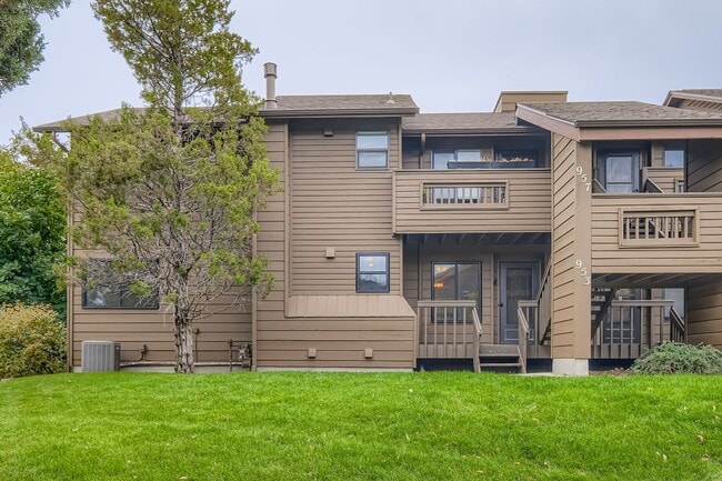 Building Photo - 953 Moorings Dr