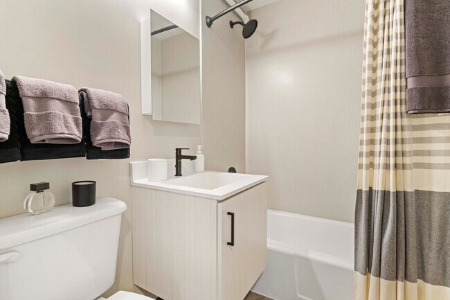 Photo - 1921 W Harrison St