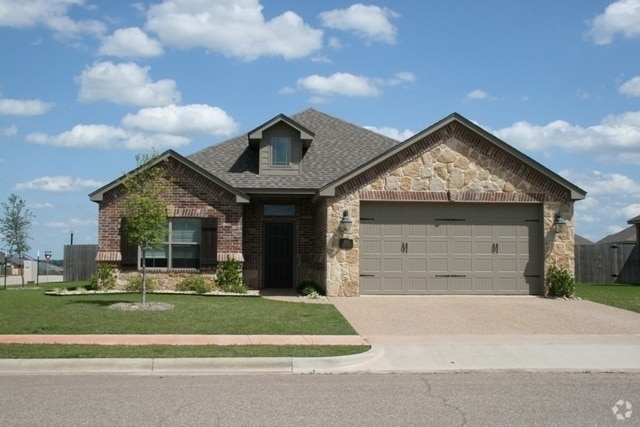 Building Photo - 3000 Silver Saddle Dr Rental