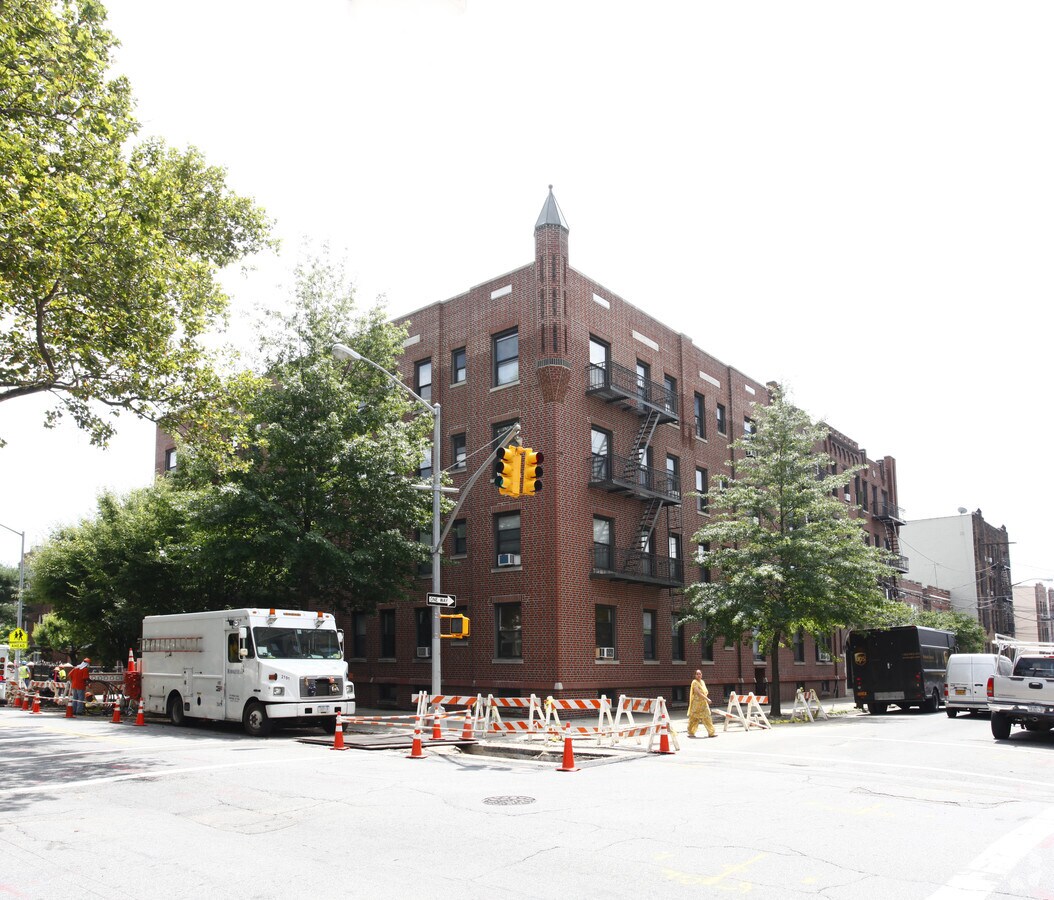 32-06 35th Ave - 3206 35th Ave Apartments