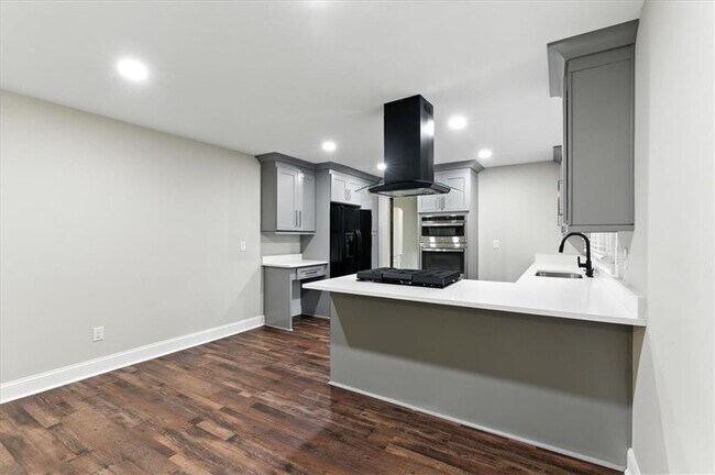 Photo - 893 Woodmere Dr NW