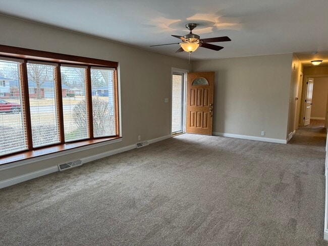 Photo - 233 Manor Dr