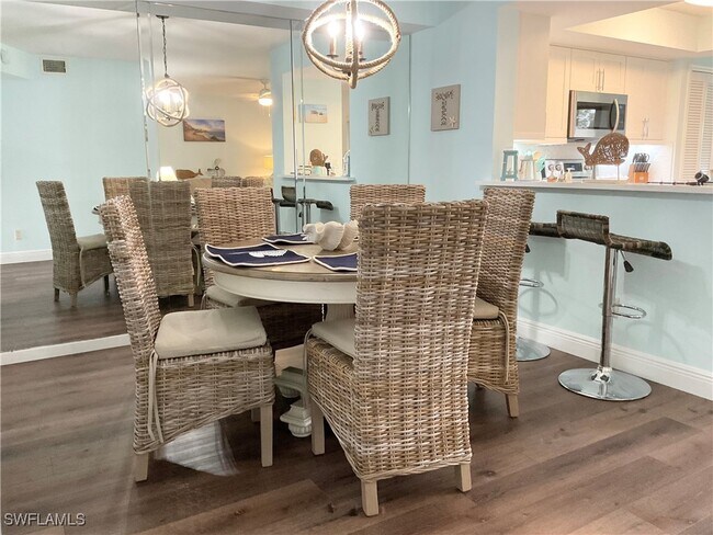 Photo - 7380 St Ives Way Unidad 1204