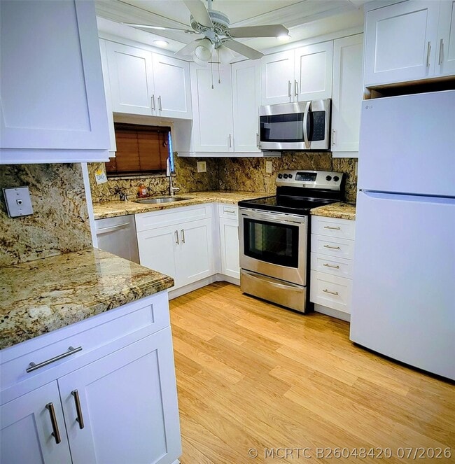 Building Photo - 9411 N Hollybrook Lake Dr Unit 209
