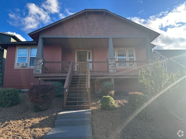 Building Photo - Amazing Craftsman Home. 6 Month Rental. FU...