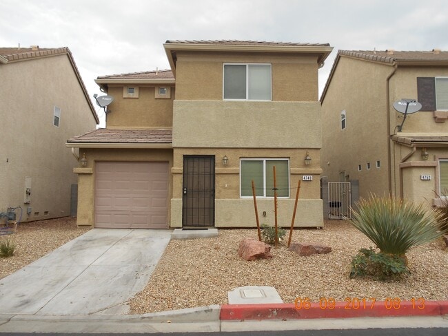 Building Photo - 3 Bedroom Single Family