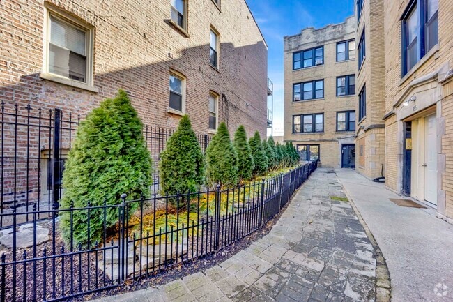 Building Photo - 3155 W Augusta Blvd Unit 3A Rental