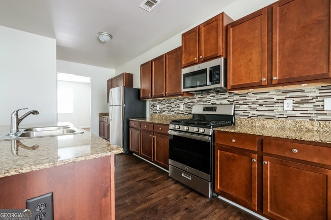 Photo - 207 Hollyhock Ln