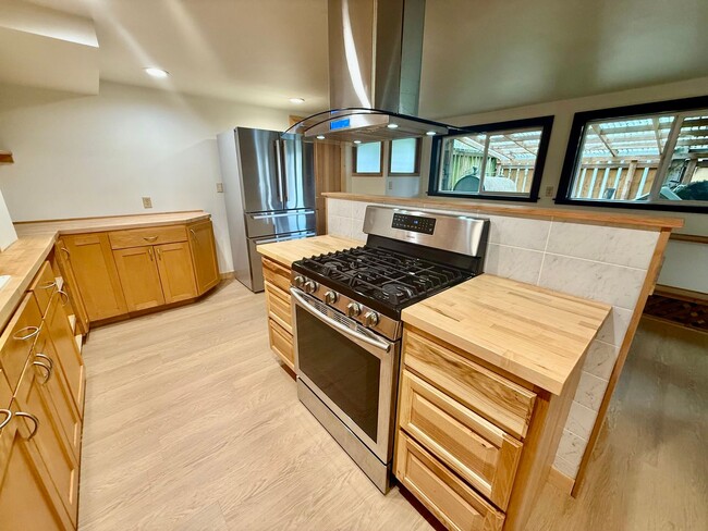 Photo - Brand New 1 bed, 1 bath with Den In Lynnwood $2500/mo.