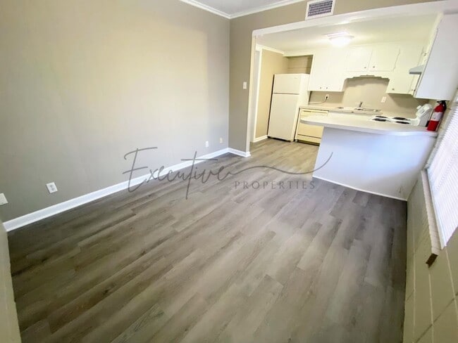 Photo - 1BR Apartment – $795 w/ ALL Utilities Paid! Unit 419 Clarence St. #4
