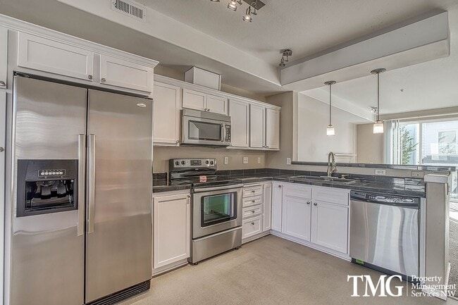 Building Photo - Bright & Open Living in Tanasbourne Tech Corridor Unit 213