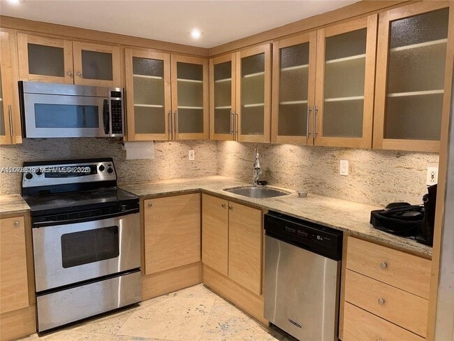 Building Photo - 780 NE 69th St Unit # 1507