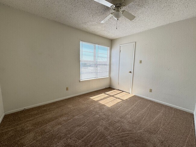 Photo - 3001 Lake Rd Unit # B