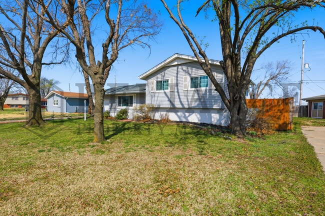 Photo - 8300 W 9th St N