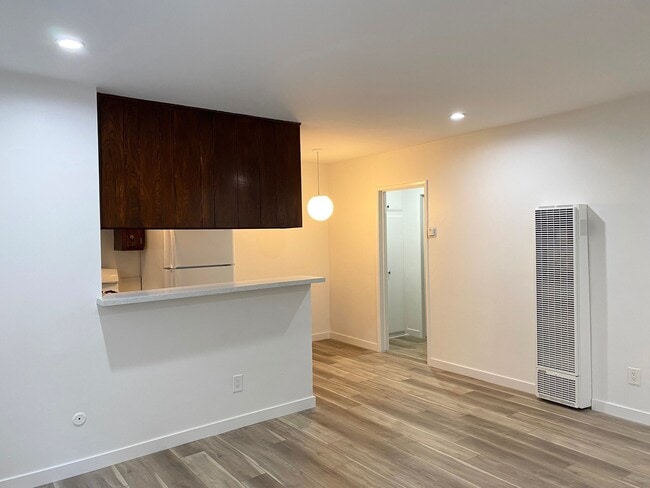 Photo - 963 Edgecliffe Dr Unit 2