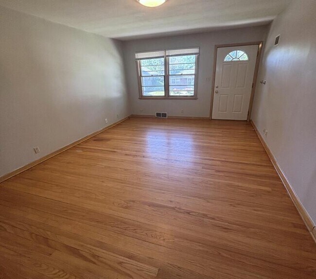 Photo - 2765 Everett St Rental