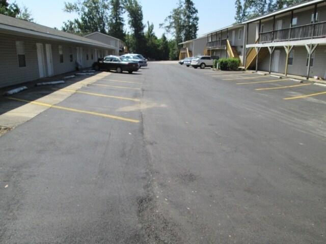 Estacionamiento - Hidden Oaks