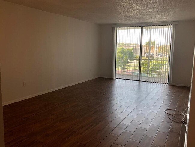 Photo - 1800 N Lauderdale Ave Unit 1304