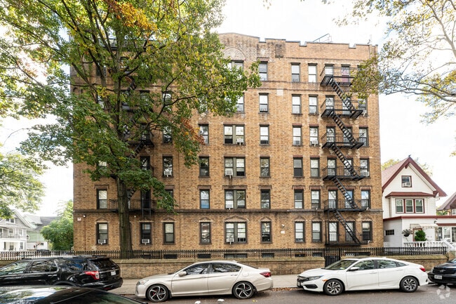 86-10 109th St Richmond Hill, NY 11418 - 86-10 109th St