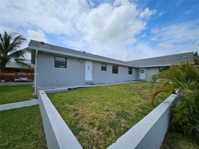 Photo - 4149 SW 52nd St Unit 1