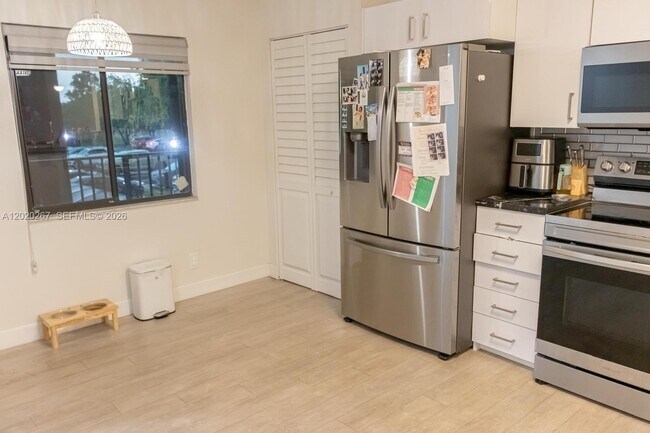 Photo - 2200 S Cypress Bend Dr Unidad 204