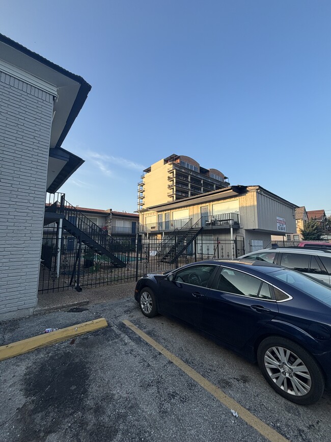 Street View - 414 Marshall St