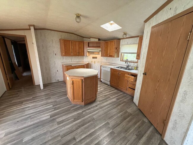 4931 Abrams Dr