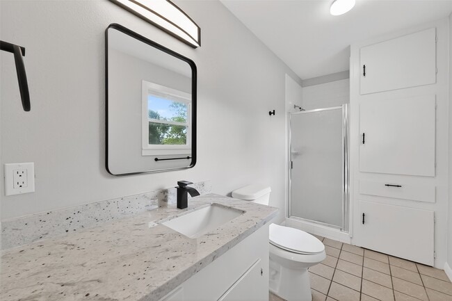 Photo - 729 Loggins Dr
