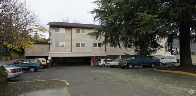 The Courtyard on Stark - The Courtyard on Stark Apartments