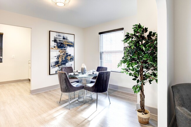 Photo - The Tobee - Cathedral St 311 (19 W. Mulber...