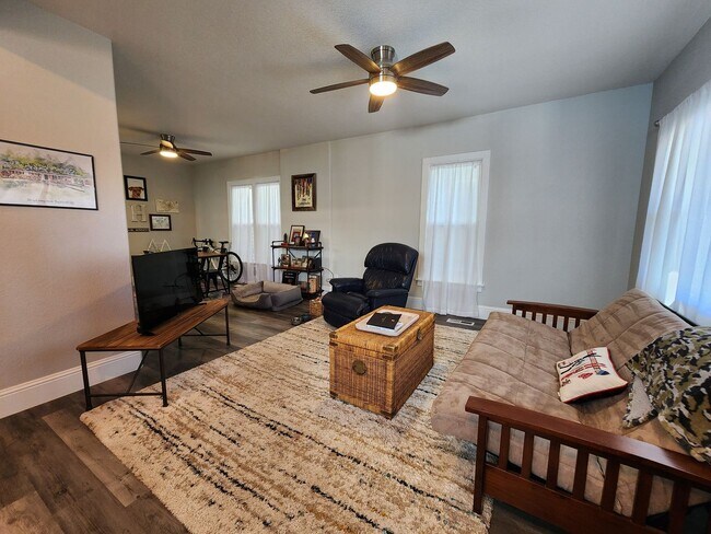 Photo - 3 Bed 2 Bath Victorian Downtown!!!