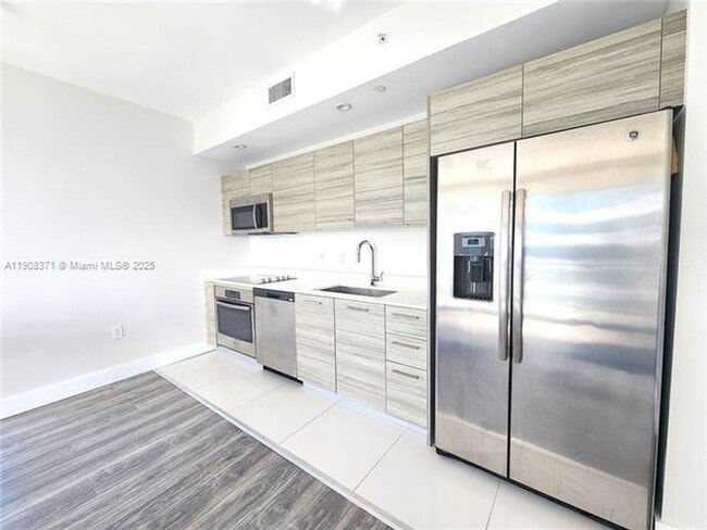 Photo - 121 NE 34th St Unit 121 NE 34th St 2901