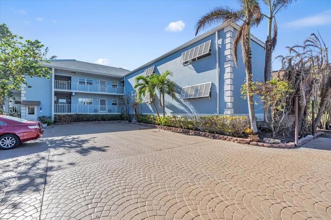 Building Photo - 5621 Gulf of Mexico Dr Unit 102 Rental