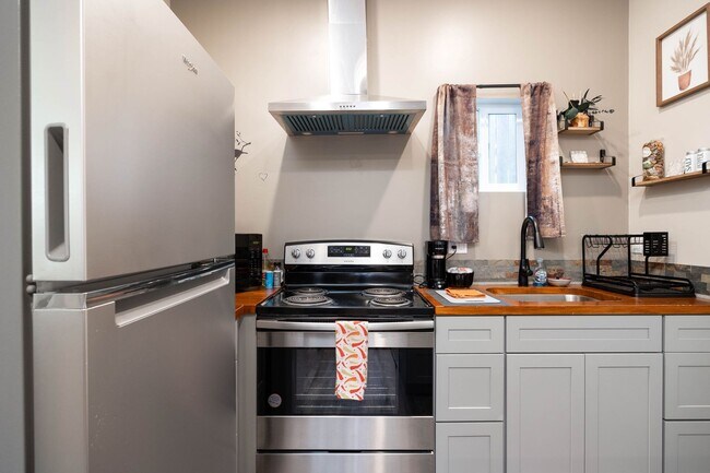 Photo - Furnished Granny Flat with Yard!! Small Do...