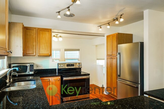 Photo - **Rent Special** Spacious 4-Bed Home Near ...