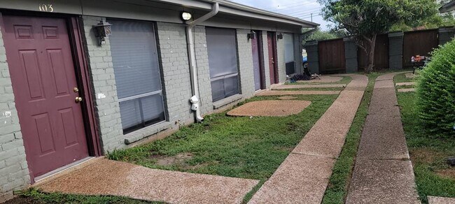 Building Photo - 608 W 51st St Rental