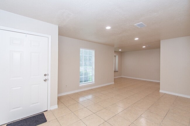 6710 Stiller Dr