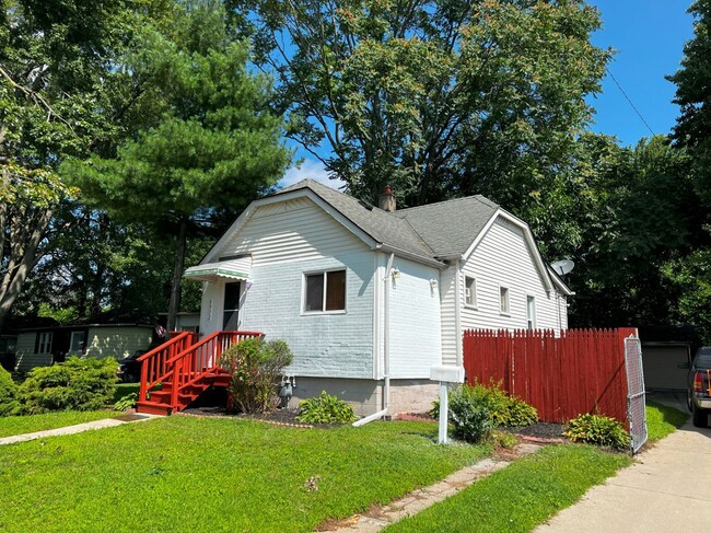 Building Photo - 4972 Lafontaine St Rental