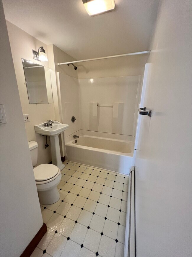 Photo - 37 Arlington St Apartments Unit 1R