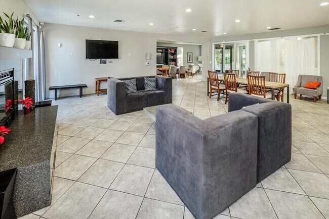 Photo - Perectly Located, **PET FRIENDLY** Spacious, 2bed/ 2bath, Emeryville Condo For Rent