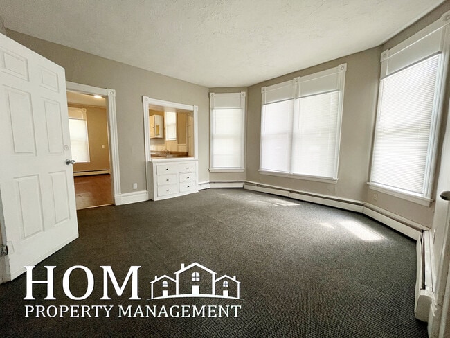 Building Photo - 229 Center St Unit 1