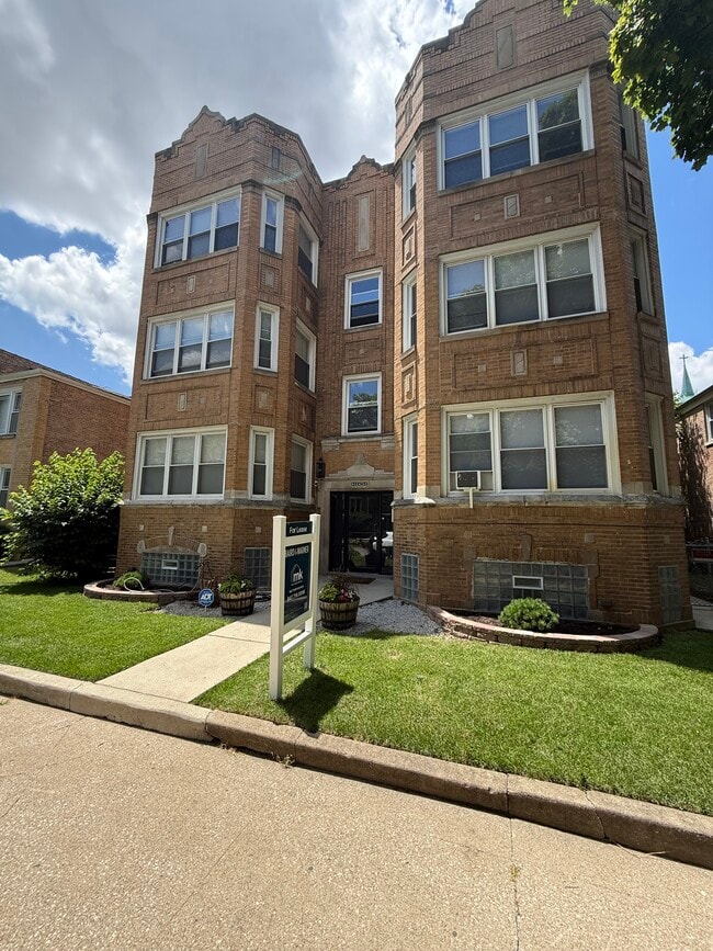 Building Photo - 9222 S Laflin St Unit 3N