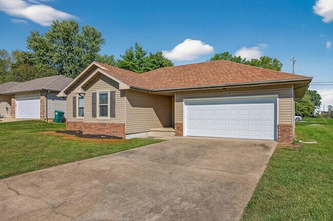 Photo - 2215 W Roxbury St