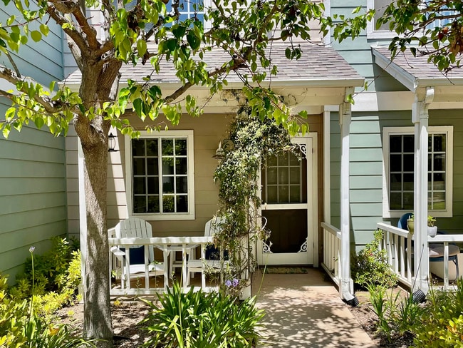 Building Photo - 4692 Carpinteria Ave Unit #18