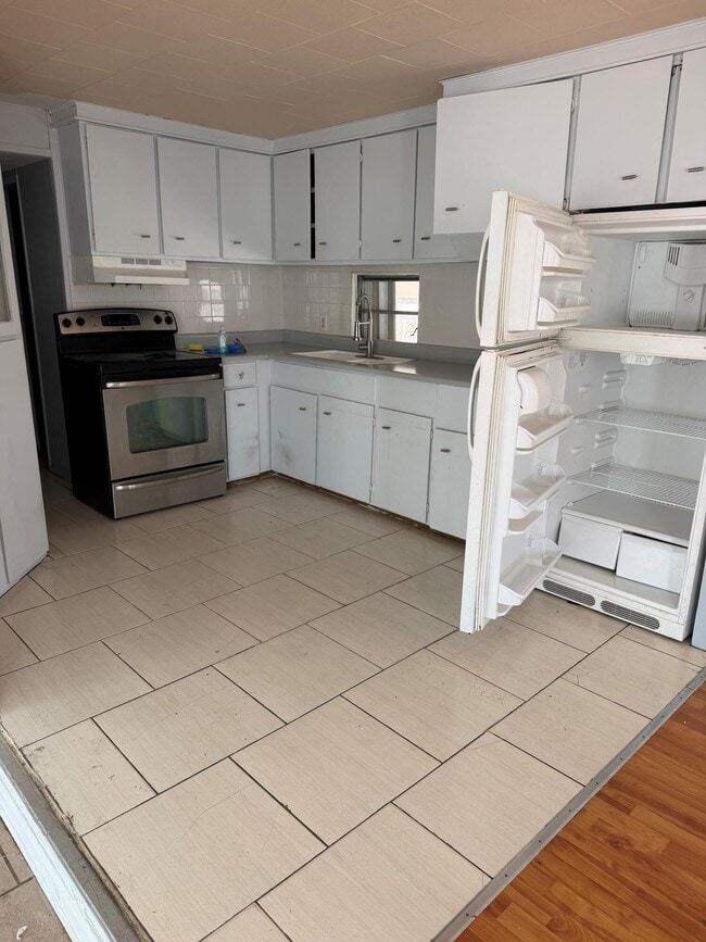 Photo - 820 SW 1st Pl