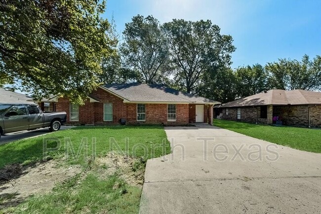 Photo - 919 Farmington Rd