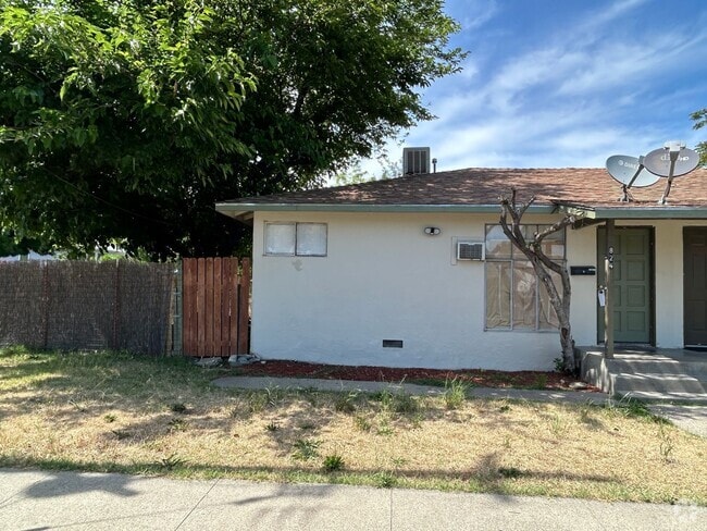 Building Photo - Gardella Duplex-824 Unit 824 Gardella Rental