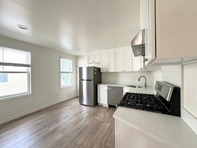 Building Photo - 72 Easton St Unit 2