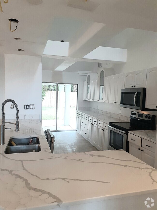 Building Photo - 847 Shore Dr Rental